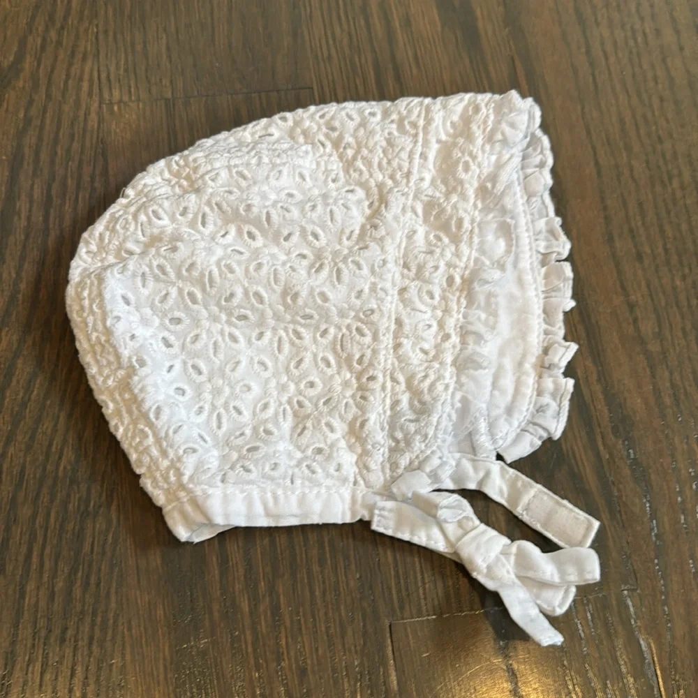Cat & Jack White Baby Girls' Floral Bonnet - Newborn